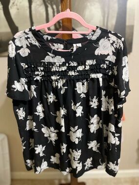 Elle Black and White Floral Ruffle Yoke Blouse